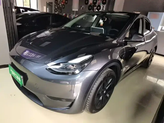 Фотография автомобиля — Tesla Model Y
