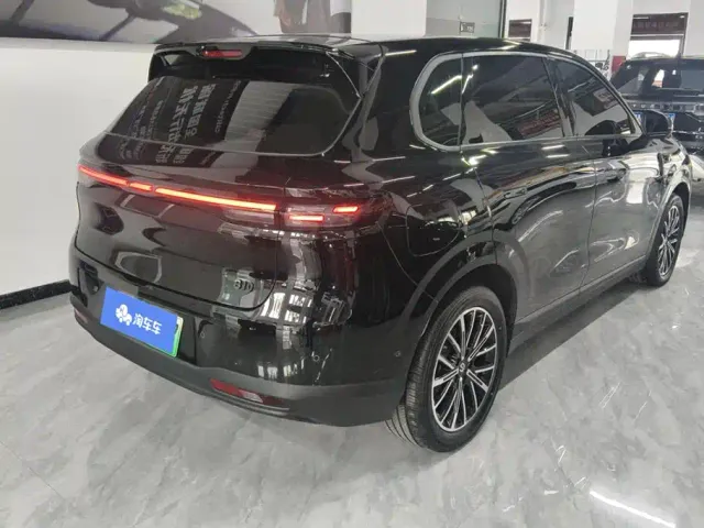 Leapmotor B10 — Фото автомобиля 3