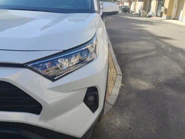 Toyota RAV4 — Фото автомобиля 5