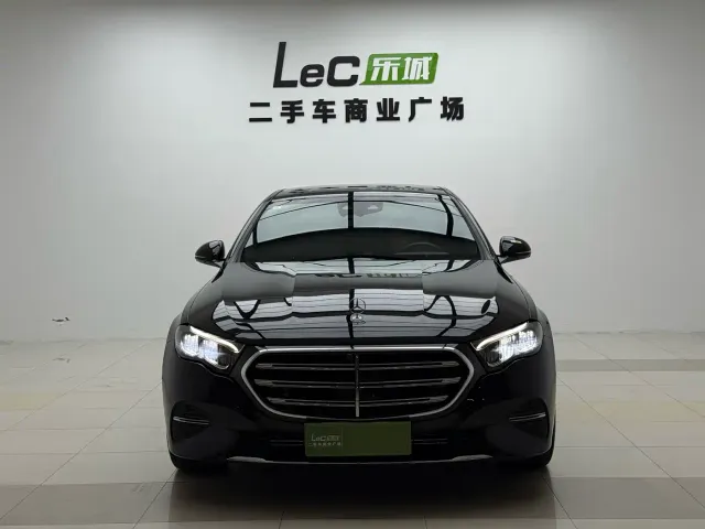 Mercedes-Benz E-Class — Фото автомобиля 2