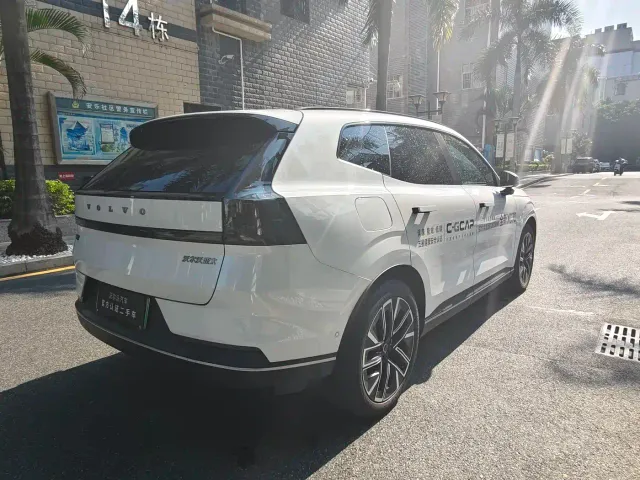 Volvo XC70 Plug-in Hybrid — Фото автомобиля 10
