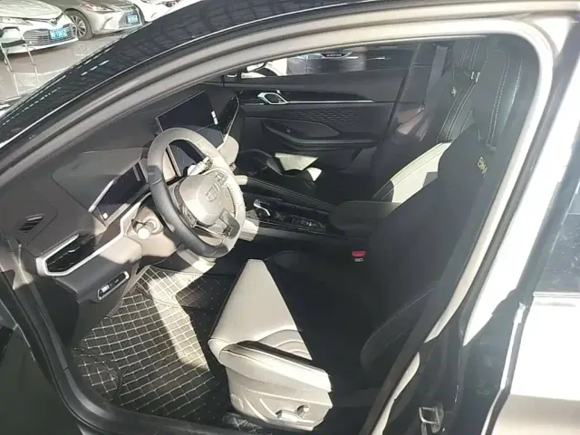 Geely Binyue — Фото автомобиля 15