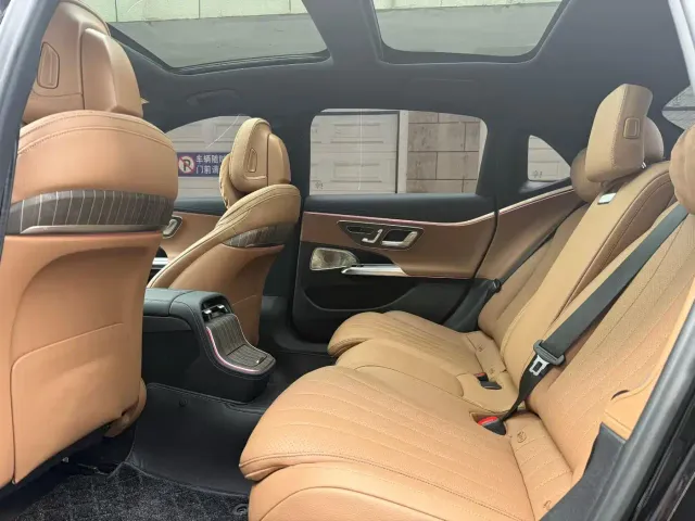 Mercedes-Benz E-Class — Фото автомобиля 6