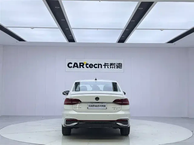 Volkswagen Lavida — Фото автомобиля 4