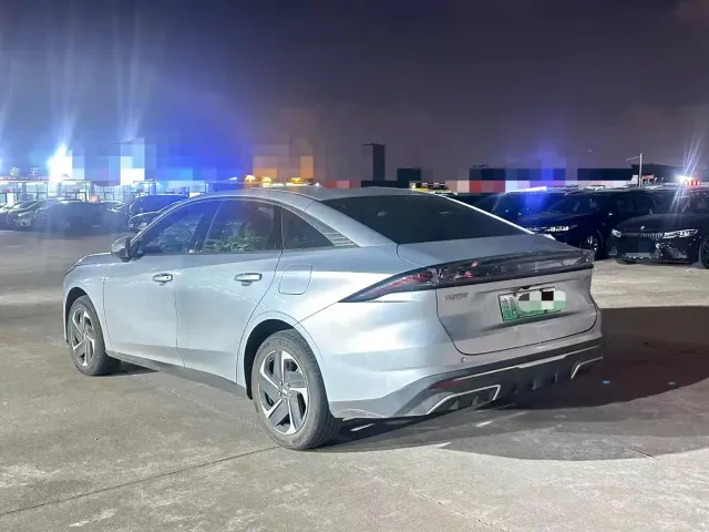 Geely Galaxy L6 — Фото автомобиля 2