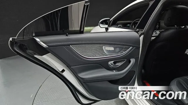 Mercedes-Benz CLS-Class — Фото автомобиля 24