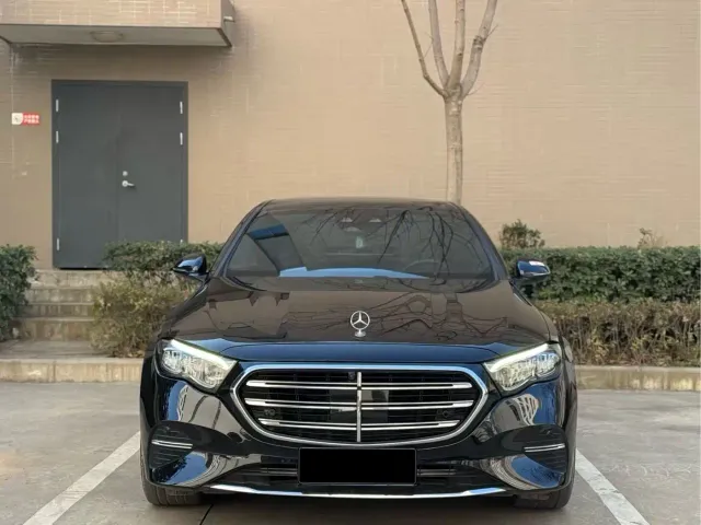 Mercedes-Benz E-Class — Фото автомобиля 2