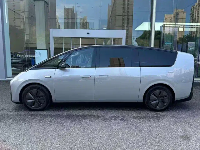 Li Auto MEGA — Фото автомобиля 6
