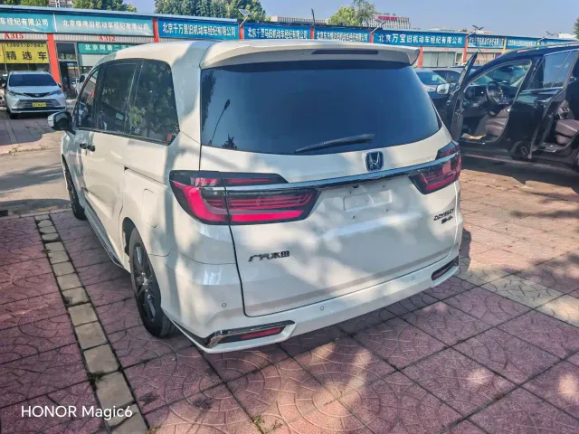 Honda Odyssey — Фото автомобиля 4