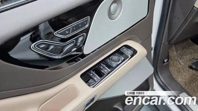 Lincoln Aviator 2nd Gen — Фото автомобиля 11