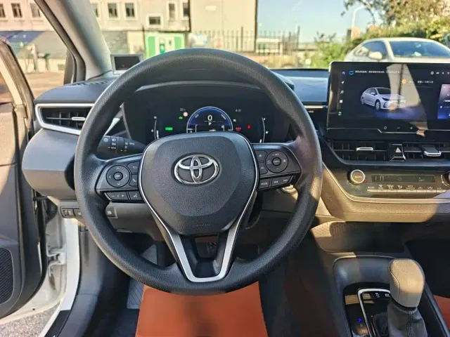 Toyota Corolla — Фото автомобиля 10