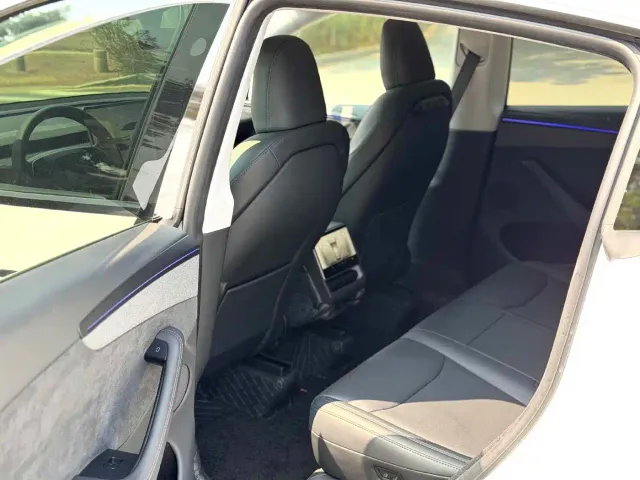Tesla Model Y — Фото автомобиля 8
