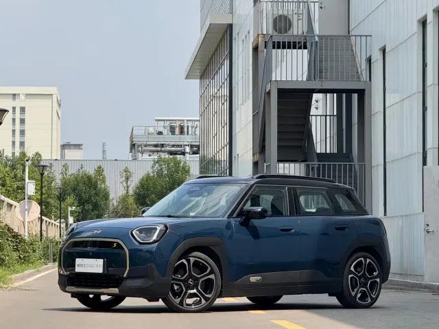 Фотография автомобиля — MINI Electric MINI ACEMAN