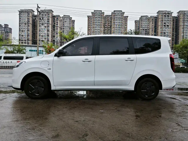 Wuling Hongguang — Фото автомобиля 8