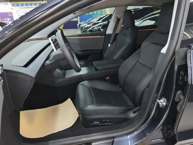 Tesla Model 3 — Фото автомобиля 14