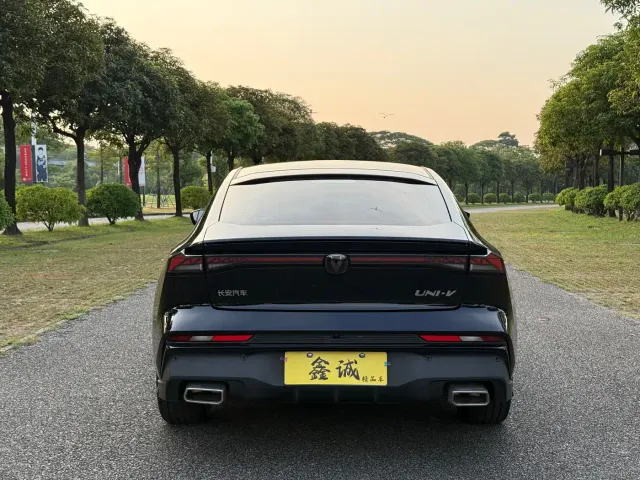 Changan UNI-V — Фото автомобиля 19
