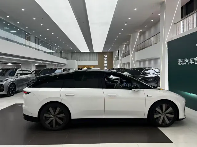 Li Auto i6 — Фото автомобиля 6