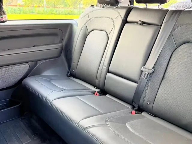 Land Rover Defender — Фото автомобиля 8