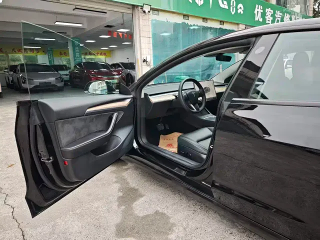 Tesla Model 3 — Фото автомобиля 5
