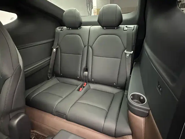 Tesla Model Y L — Фото автомобиля 16