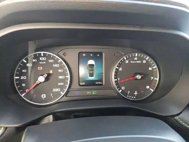 Roewe i5 — Фото автомобиля 11