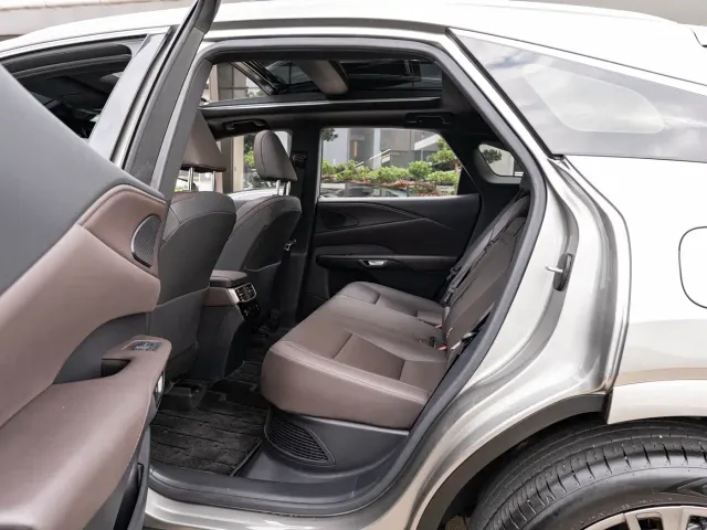 Lexus RX — Фото автомобиля 10