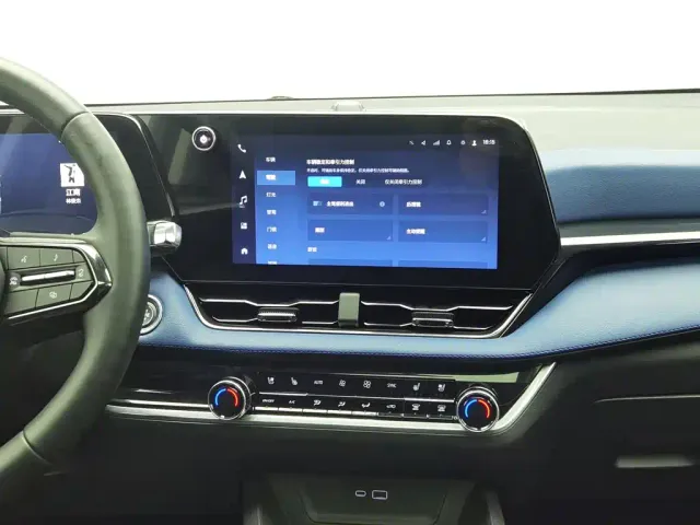 Chevrolet Equinox Plus — Фото автомобиля 12