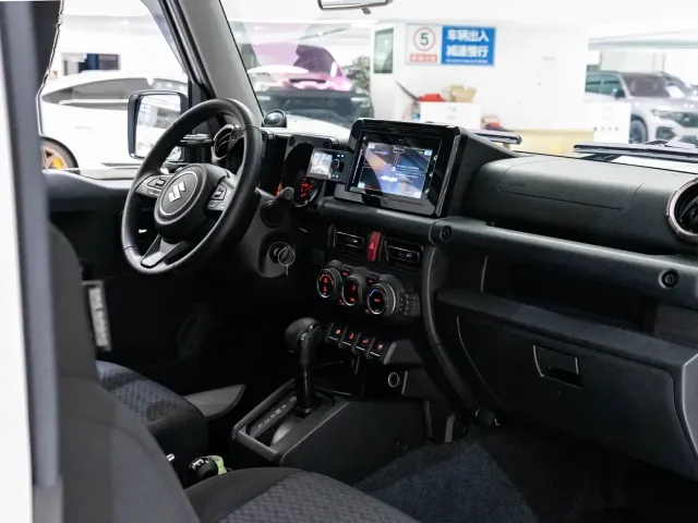 Suzuki Jimny — Фото автомобиля 14