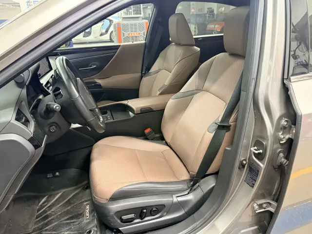 Lexus ES — Фото автомобиля 4