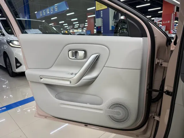 Leapmotor B01 — Фото автомобиля 10