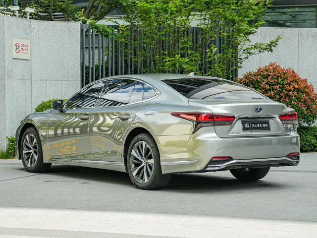 Lexus LS — Фото автомобиля 6