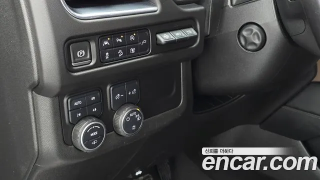 ChevroletGMDaewoo Tahoe Tahoe 6.2 High Country 4WD — Фото автомобиля 27