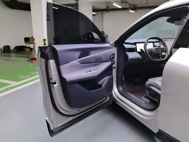 Lynk & Co Lynk & Co 08 EM-P 2023 120km Long Range Pro — Фото автомобиля 7