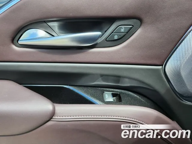 Cadillac Escalade Generation 5 — Фото автомобиля 13