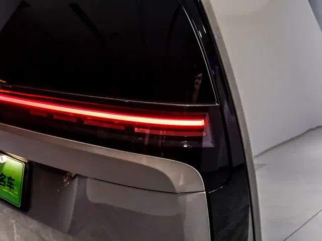 Li Auto MEGA — Фото автомобиля 7