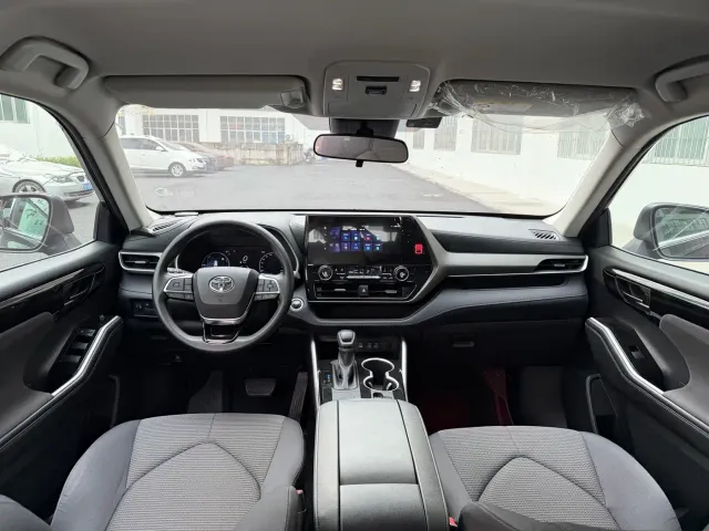 Toyota Highlander — Фото автомобиля 11
