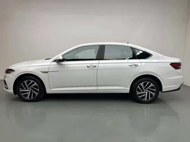 Volkswagen Lavida — Фото автомобиля 3