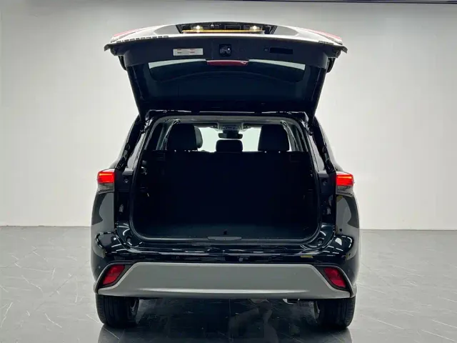 Toyota Highlander — Фото автомобиля 9