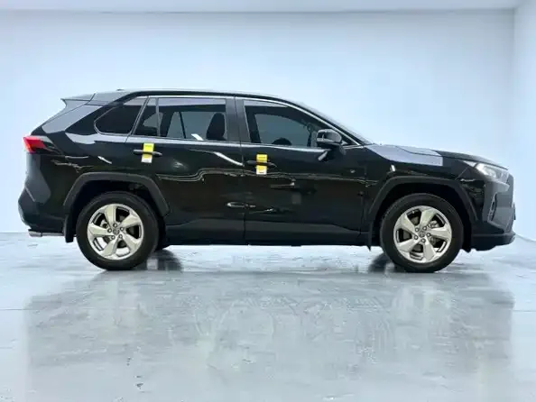 Toyota RAV4 — Фото автомобиля 8