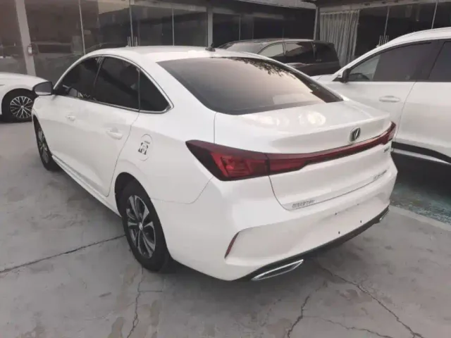 Changan Eado — Фото автомобиля 4