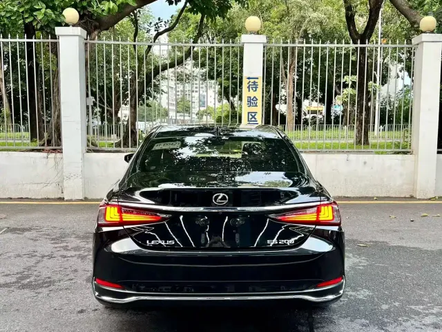 Lexus ES — Фото автомобиля 7