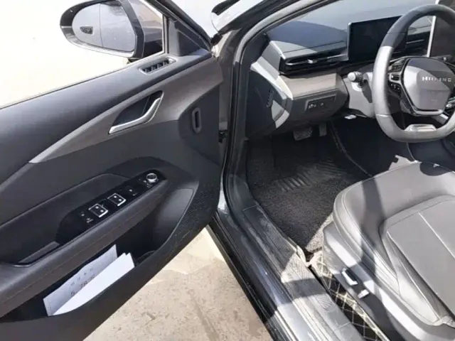Wuling Starlight — Фото автомобиля 15