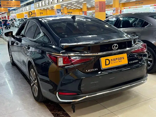 Lexus ES — Фото автомобиля 6