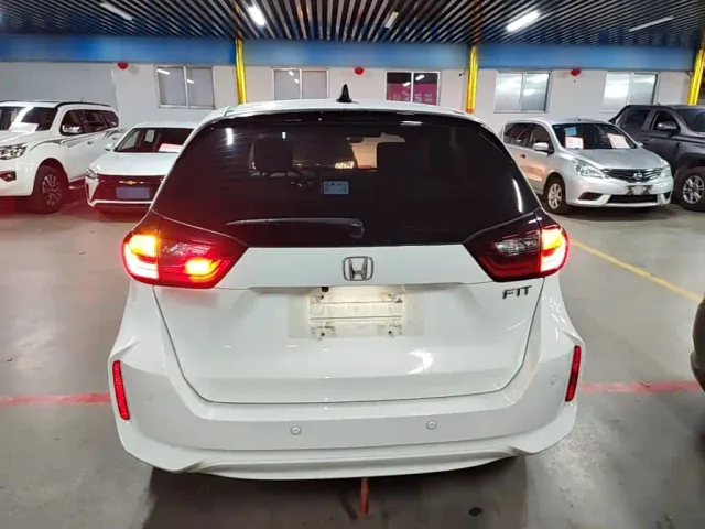 Honda Fit — Фото автомобиля 5
