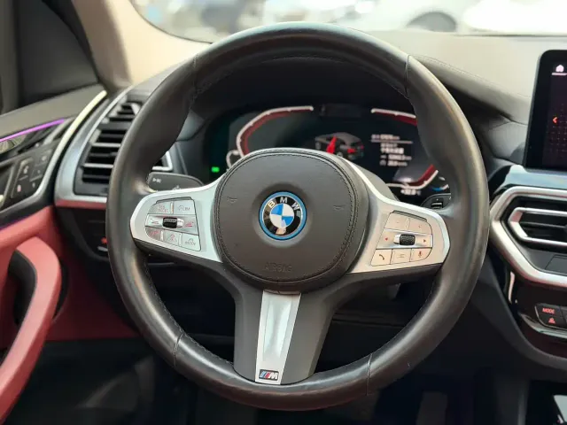 BMW iX3 — Фото автомобиля 2