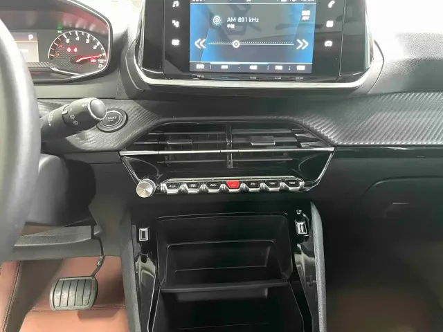 Peugeot 2008 — Фото автомобиля 12