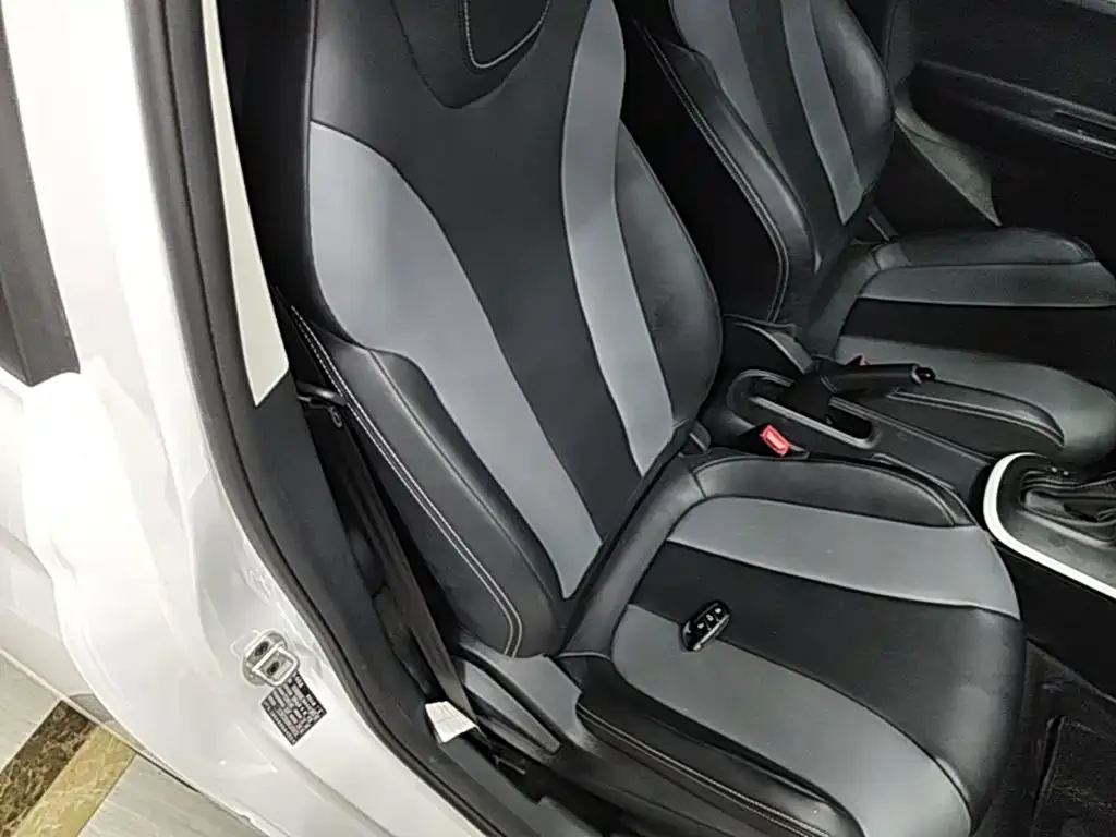 Roewe Kaiwei CLEVER 2022 311km Vitality Bobo Edition — Фото автомобиля 24