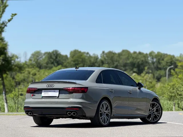 Audi S4 — Фото автомобиля 9