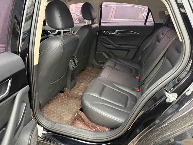 Bestune B70 — Фото автомобиля 5