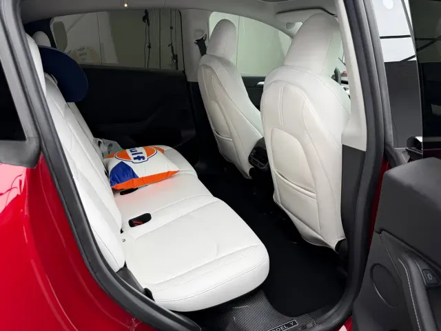 Tesla Model Y — Фото автомобиля 14